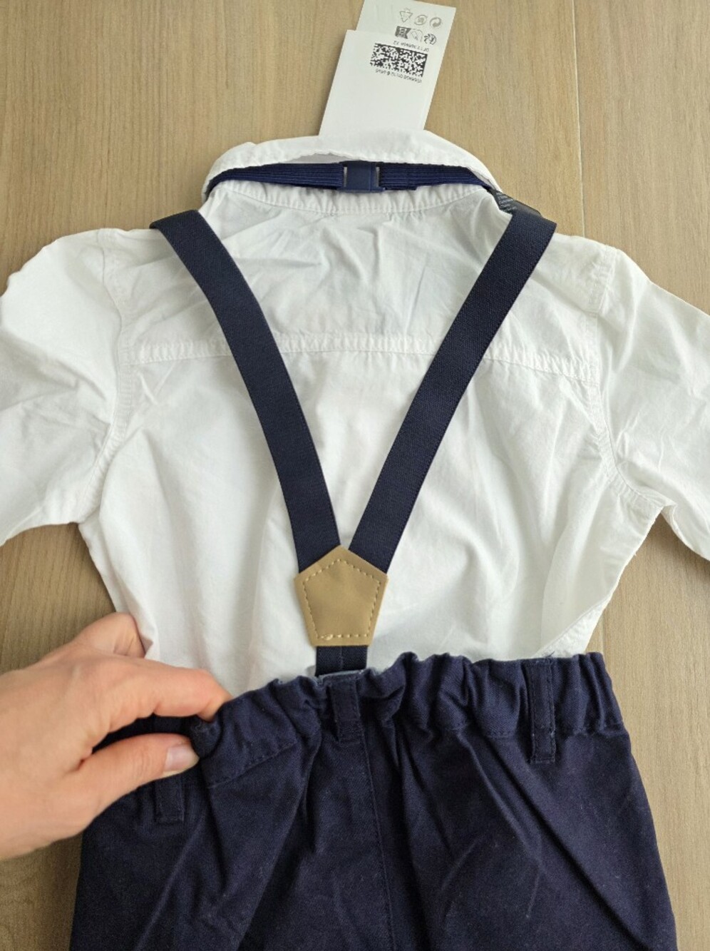 H&M Baby Formal Outfit NWT 12–18M White Shirt Navy Pants Suspenders Bow Tie - Picture 5 of 6